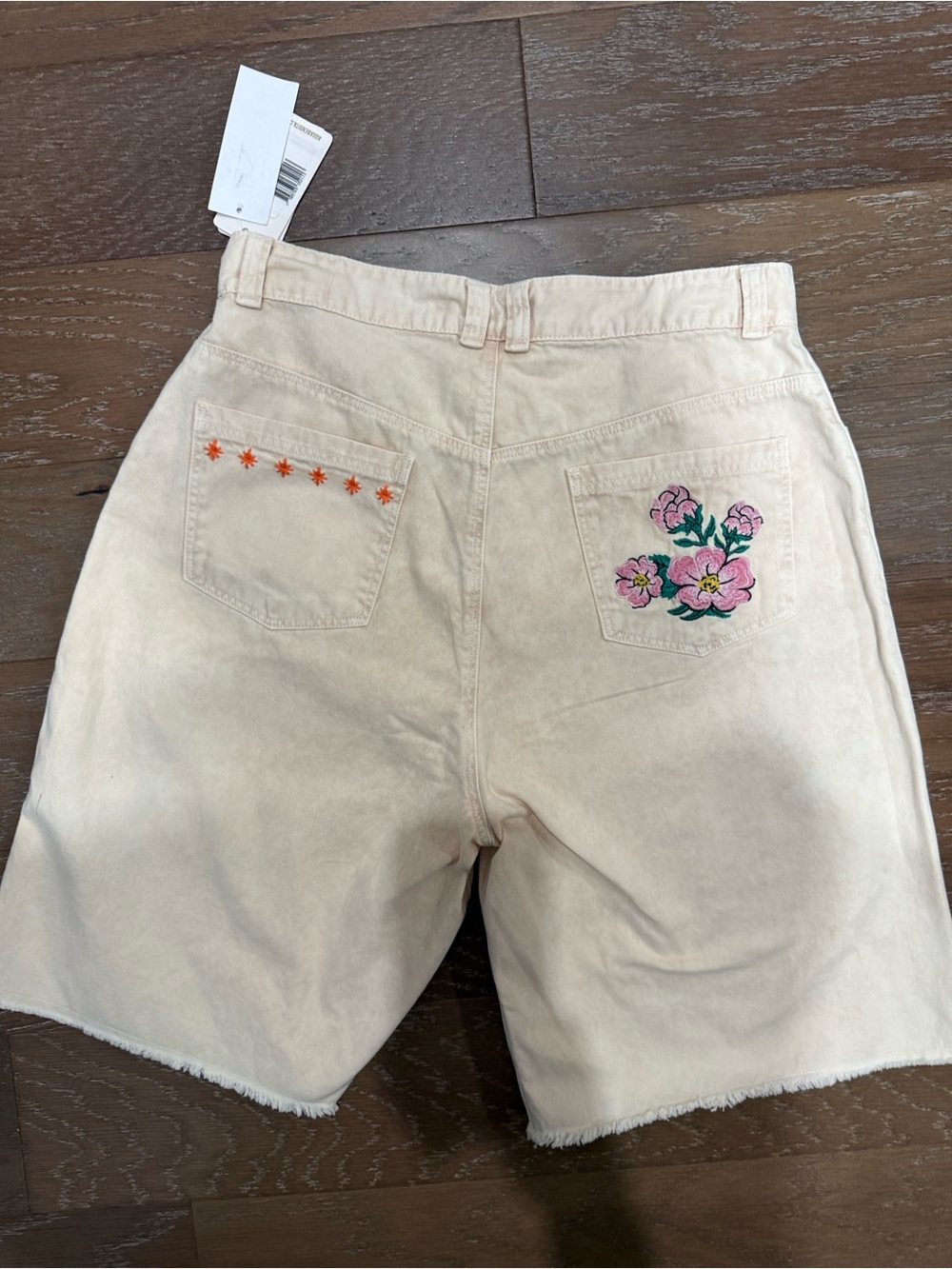 Agua Bendita Cream Bermuda Shorts with Pink & Green Floral Embroidery - Picture 2 of 16